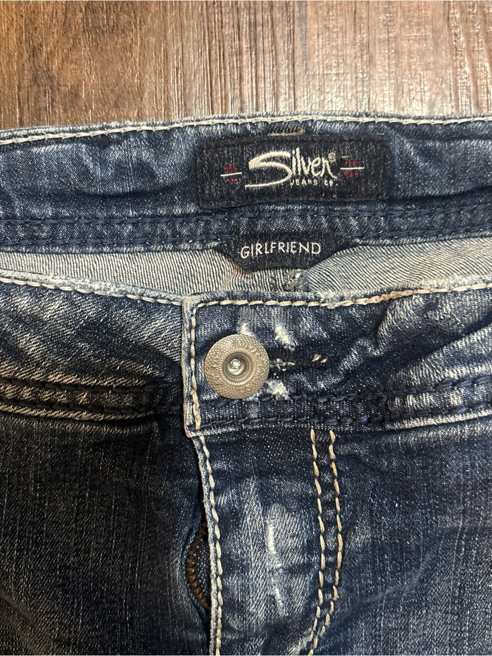Silver Jeans Women's Skinny Jeans in Faded Blue with Patch Details - Picture 3 of 9